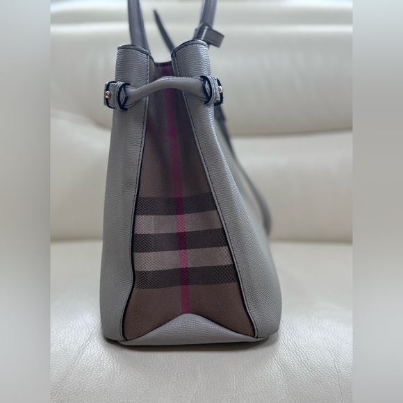 Authentic Burberry calf grain leather tote/crossbody bag - Picture 4 of 15